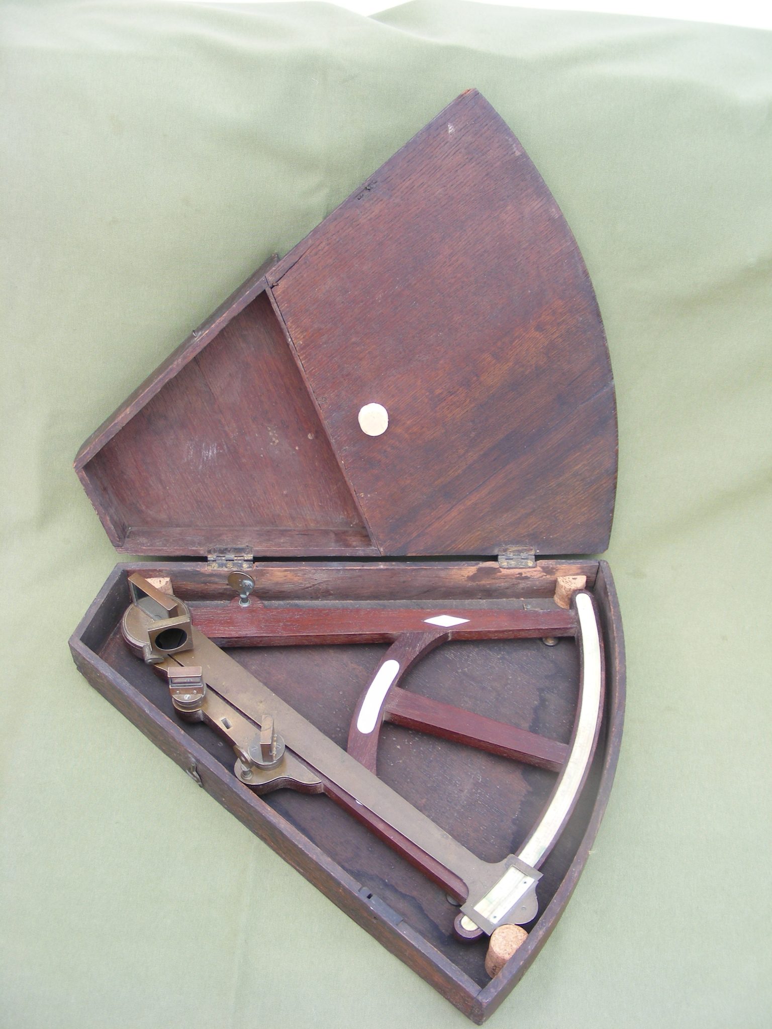 LATE 18TH CENTURY MAHOGANY HADLEY’S QUADRANT BY BENJAMIN BROWNE OF BRISTOL